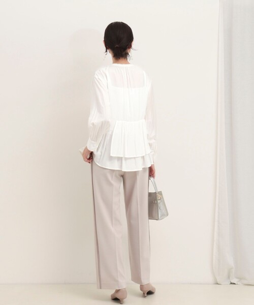 MICO COULIER（ミコクリエ）の「T/Rローンデザインヘムブラウス（シャツ/ブラウス・レディース・オフホワイト/ネイビー/ライトグリーン・38）」の13枚目の写真