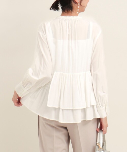 MICO COULIER（ミコクリエ）の「T/Rローンデザインヘムブラウス（シャツ/ブラウス・レディース・オフホワイト/ネイビー/ライトグリーン・38）」の14枚目の写真