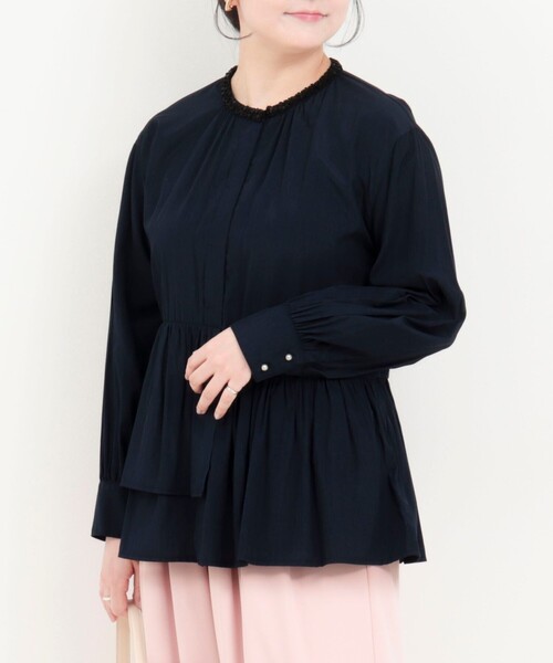 MICO COULIER（ミコクリエ）の「T/Rローンデザインヘムブラウス（シャツ/ブラウス・レディース・オフホワイト/ネイビー/ライトグリーン・38）」の17枚目の写真