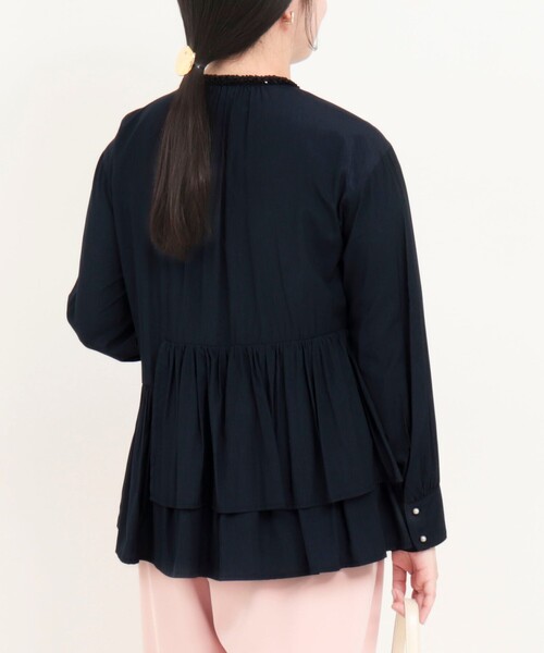 MICO COULIER（ミコクリエ）の「T/Rローンデザインヘムブラウス（シャツ/ブラウス・レディース・オフホワイト/ネイビー/ライトグリーン・38）」の21枚目の写真