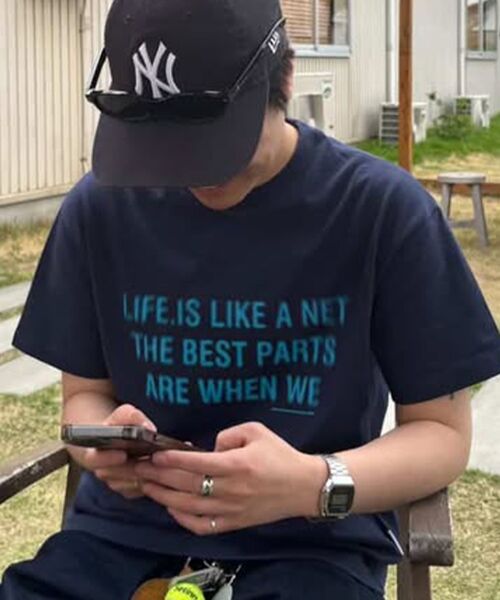 FFEIN(フェイン)の「【FFEIN(フェイン)】ぼかしメッセージロゴショート丈Tシャツ / Tシャツ クルーネック 半袖 プリント ぼかし 【短丈】(Tシャツ/カットソー・メンズ・ネイビー/レモンイエロー/レッド/ホワイト・LARGE/MEDIUM/SMALL)」の12枚目の写真