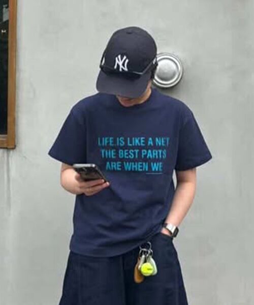 FFEIN(フェイン)の「【FFEIN(フェイン)】ぼかしメッセージロゴショート丈Tシャツ / Tシャツ クルーネック 半袖 プリント ぼかし 【短丈】(Tシャツ/カットソー・メンズ・ネイビー/レモンイエロー/レッド/ホワイト・LARGE/MEDIUM/SMALL)」の14枚目の写真