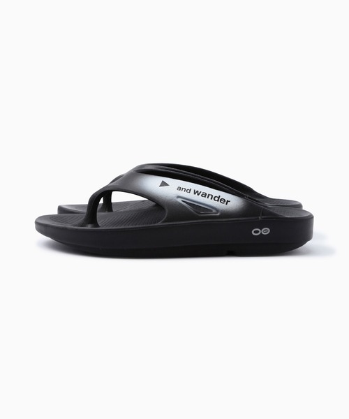 and wander(アンドワンダー)の「and wander/アンドワンダー×OOFOS/ウーフォス OOriginal recovery sandal グラフィックロゴ ウーフォーム リカバリーサンダル 2026年 夏 夏服(サンダル・メンズ・ブラック・26/27/28)」の13枚目の写真