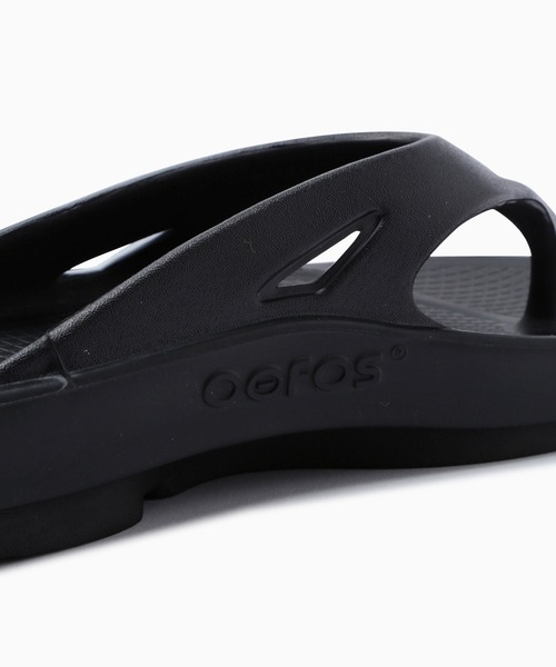 and wander(アンドワンダー)の「and wander/アンドワンダー×OOFOS/ウーフォス OOriginal recovery sandal グラフィックロゴ ウーフォーム リカバリーサンダル 2026年 夏 夏服(サンダル・メンズ・ブラック・26/27/28)」の18枚目の写真