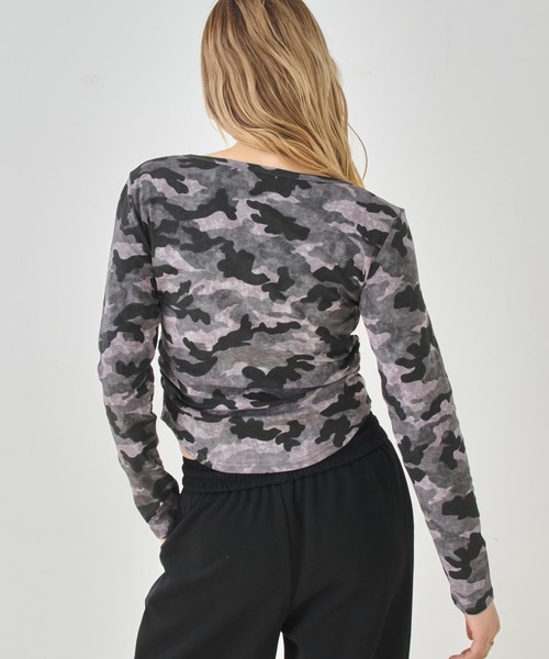 ANAP(アナップ)の「カーゴ ポケット スタッズ カモフラ トップス(Tシャツ/カットソー・レディース・カーキ/グレー・F)」の6枚目の写真