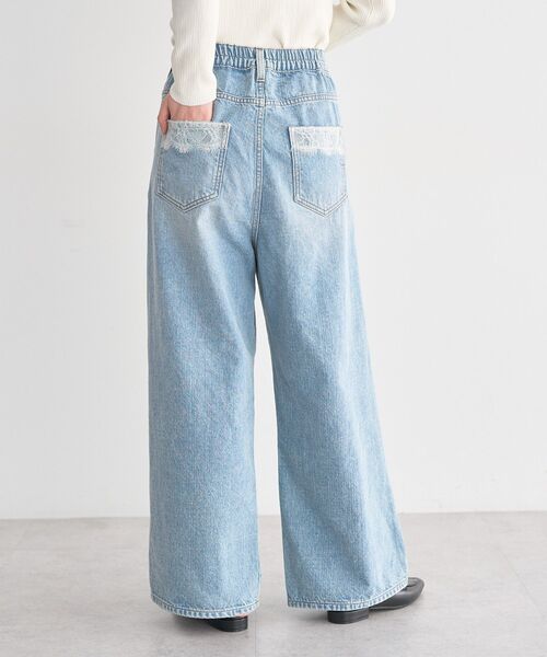 earth music&ecology（アースミュージックアンドエコロジー）の「ポケットレースデニムパンツ（デニムパンツ・レディース・ライトインディゴブルー・S/M）」の2枚目の写真