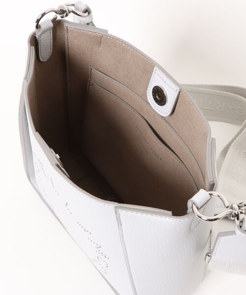 STELLA McCARTNEY(ステラマッカートニー)の「Logo Square Crossbody Bag / ロゴ スクエア クロスボディ バッグ(ショルダーバッグ・レディース・グレー系その他・ONE SIZE)」の4枚目の写真