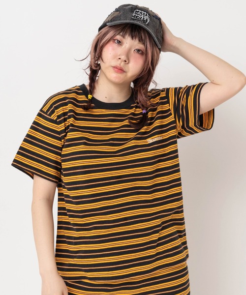 RNA(アールエヌエー)の「M2646 マルチボーダーレギュラーT(Tシャツ/カットソー・レディース・ブラック/レッド/グリーン・MEDIUM)」の2枚目の写真
