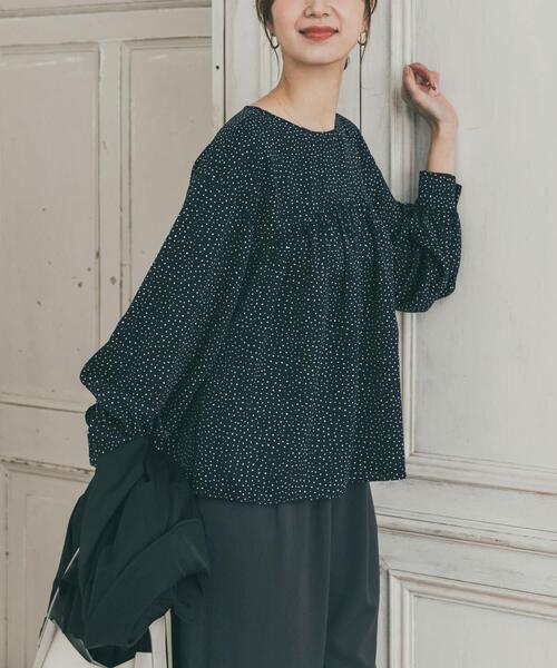 URBAN RESEARCH DOORS(アーバンリサーチドアーズ)の「ドットギャザーブラウス | オフィスカジュアル/通勤/お仕事/セレモニー/オケージョン(シャツ/ブラウス・レディース・ネイビー/ブラック・FREE)」の1枚目の写真