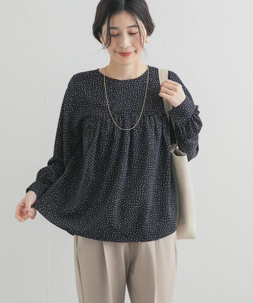 URBAN RESEARCH DOORS(アーバンリサーチドアーズ)の「ドットギャザーブラウス | オフィスカジュアル/通勤/お仕事/セレモニー/オケージョン(シャツ/ブラウス・レディース・ネイビー/ブラック・FREE)」の2枚目の写真