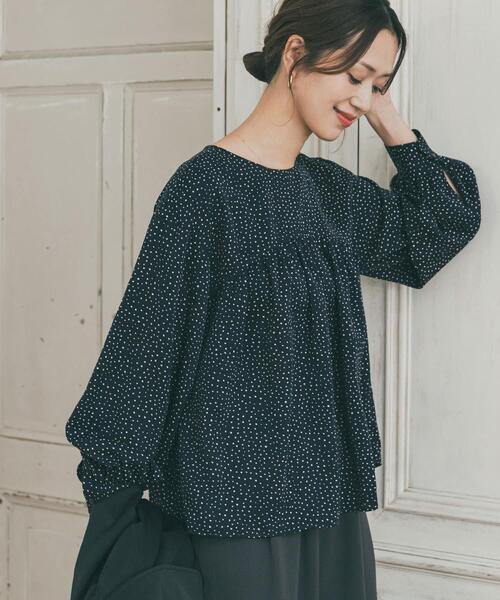 URBAN RESEARCH DOORS(アーバンリサーチドアーズ)の「ドットギャザーブラウス | オフィスカジュアル/通勤/お仕事/セレモニー/オケージョン(シャツ/ブラウス・レディース・ネイビー/ブラック・FREE)」の8枚目の写真