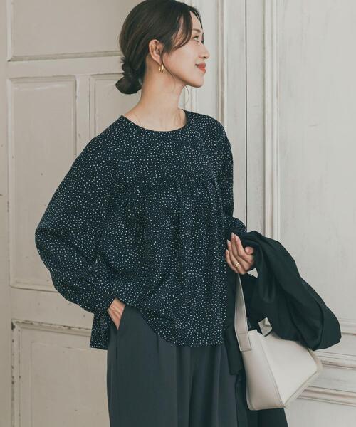 URBAN RESEARCH DOORS(アーバンリサーチドアーズ)の「ドットギャザーブラウス | オフィスカジュアル/通勤/お仕事/セレモニー/オケージョン(シャツ/ブラウス・レディース・ネイビー/ブラック・FREE)」の7枚目の写真