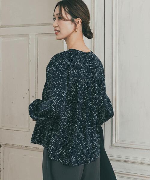 URBAN RESEARCH DOORS(アーバンリサーチドアーズ)の「ドットギャザーブラウス | オフィスカジュアル/通勤/お仕事/セレモニー/オケージョン(シャツ/ブラウス・レディース・ネイビー/ブラック・FREE)」の3枚目の写真