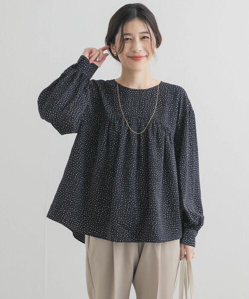 URBAN RESEARCH DOORS(アーバンリサーチドアーズ)の「ドットギャザーブラウス | オフィスカジュアル/通勤/お仕事/セレモニー/オケージョン(シャツ/ブラウス・レディース・ネイビー/ブラック・FREE)」の18枚目の写真