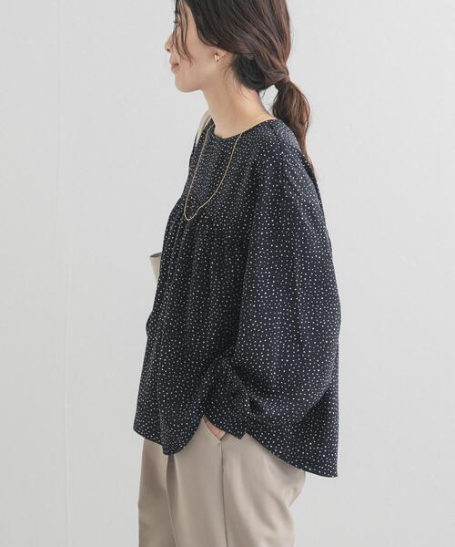 URBAN RESEARCH DOORS(アーバンリサーチドアーズ)の「ドットギャザーブラウス | オフィスカジュアル/通勤/お仕事/セレモニー/オケージョン(シャツ/ブラウス・レディース・ネイビー/ブラック・FREE)」の17枚目の写真