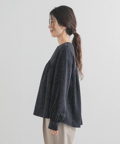 URBAN RESEARCH DOORS(アーバンリサーチドアーズ)の「ドットギャザーブラウス | オフィスカジュアル/通勤/お仕事/セレモニー/オケージョン(シャツ/ブラウス・レディース・ネイビー/ブラック・FREE)」の12枚目の写真