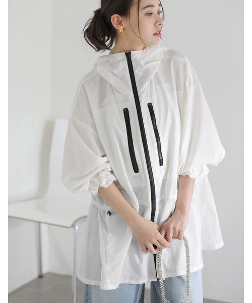 La TOTALITE（ラトータリテ）の「【洗える】Mewl / ミュール シアーUVカットパーカー（マウンテンパーカー・レディース・ブラック/ホワイト/ベージュ・FREE）」の2枚目の写真