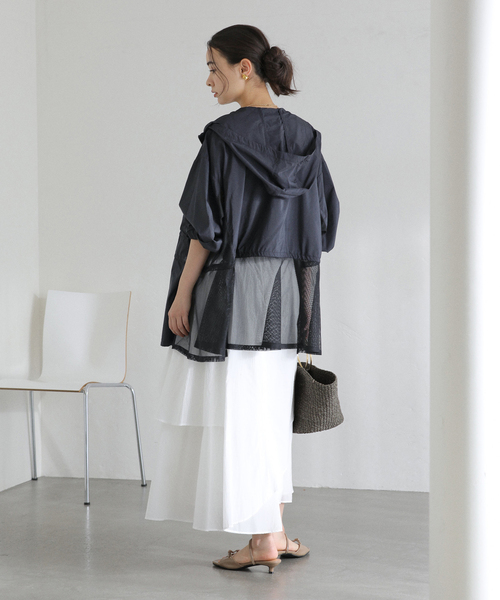 La TOTALITE（ラトータリテ）の「【洗える】Mewl / ミュール シアーUVカットパーカー（マウンテンパーカー・レディース・ブラック/ホワイト/ベージュ・FREE）」の16枚目の写真