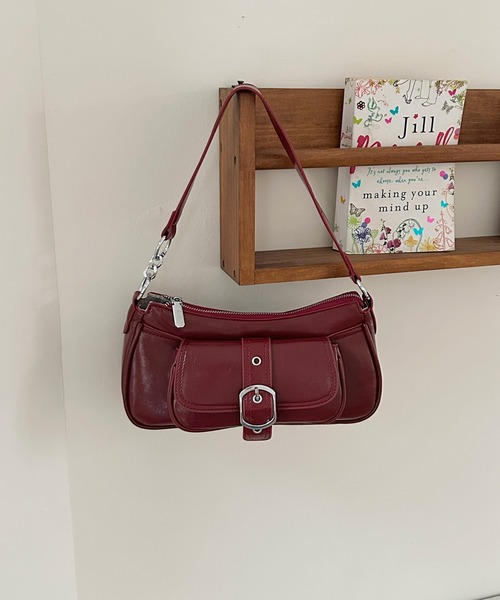 Chiina(チーナ)の「Chiina / 6色展開 2way センターベルトデザイン ショルダーバック(ショルダーバッグ・レディース・ブラウン/ブラック/シルバー/レッド/ホワイト/キャメル・FREE)」の8枚目の写真