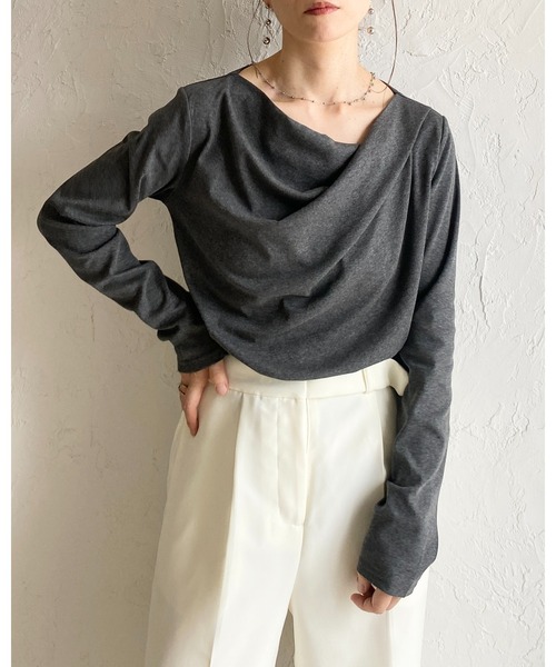 She's Closet(シーズクローゼット)の「長袖 オフショル アシメネック ドレープトップス(Tシャツ/カットソー・レディース・オフホワイト/ピンク/ブラウン/イエロー/ブラック/杢グレー/チャコールグレー/バーガンディー/チャコール・FREE)」の10枚目の写真
