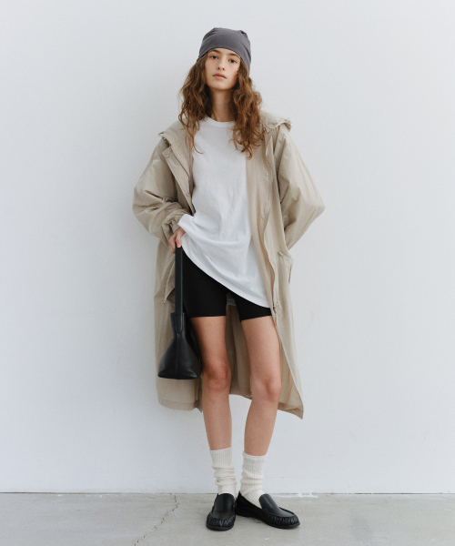 URAGO(ユラーゴ)の「Nylon string hooded coat(ナイロンジャケット・レディース・アイボリー/Beige・FREE)」の4枚目の写真