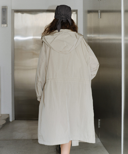 URAGO(ユラーゴ)の「Nylon string hooded coat(ナイロンジャケット・レディース・アイボリー/Beige・FREE)」の7枚目の写真