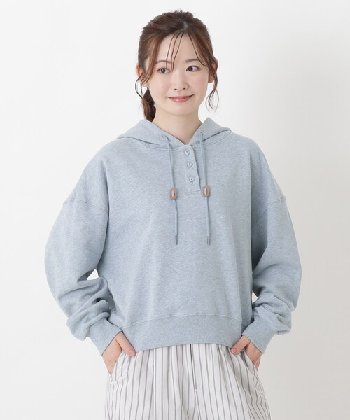 one'sterrace(ワンズテラス)の「裏毛フード付きプルオーバー(パーカー・レディース・サックスブルー系8/ライトグレー系8/グレー系その他7・02)」の3枚目の写真