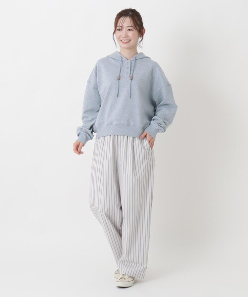 one'sterrace(ワンズテラス)の「裏毛フード付きプルオーバー(パーカー・レディース・サックスブルー系8/ライトグレー系8/グレー系その他7・02)」の16枚目の写真