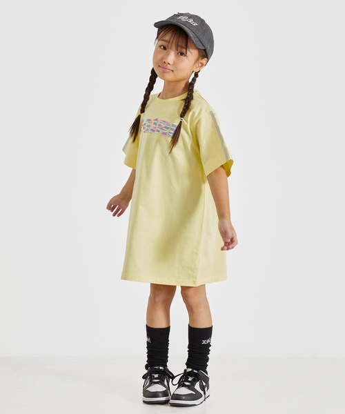 X-girl Stages(エックスガールステージス)の「スパンコール刺しゅう 半袖Tワンピース(ワンピース・キッズ・スモークピンク/ブラック/レモンイエロー・130cm/140cm/90cm/100cm/110cm/120cm)」の20枚目の写真