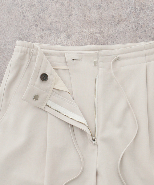 U by SPICK&SPAN(ユーバイスピックアンドスパン)の「le/ル DRAWSSTRING EASY PANTS(スラックス・レディース・ベージュ・SMALL)」の4枚目の写真