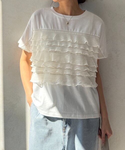 Jena espace merveilleux（ジェナ　エスパスメルヴェイユ）の「【一枚で着映える】シアーフリルカットソー（Tシャツ/カットソー・レディース・ブラック/オフホワイト/チャコールグレー・FREE）」の4枚目の写真