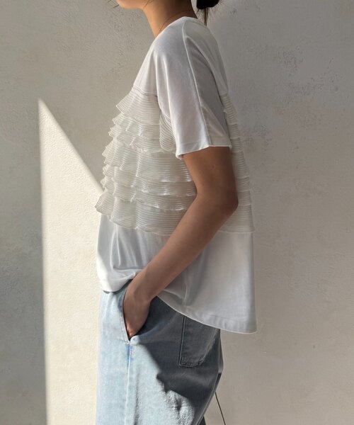 Jena espace merveilleux（ジェナ　エスパスメルヴェイユ）の「【一枚で着映える】シアーフリルカットソー（Tシャツ/カットソー・レディース・ブラック/オフホワイト/チャコールグレー・FREE）」の8枚目の写真