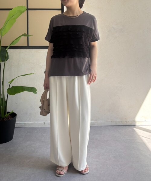 Jena espace merveilleux（ジェナ　エスパスメルヴェイユ）の「【一枚で着映える】シアーフリルカットソー（Tシャツ/カットソー・レディース・ブラック/オフホワイト/チャコールグレー・FREE）」の17枚目の写真