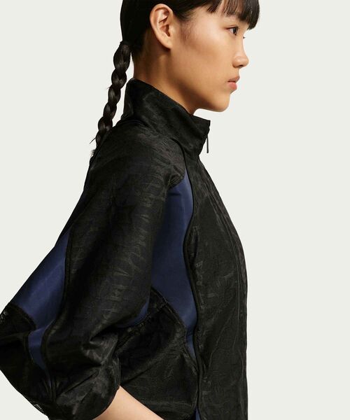 NIKE(ナイキ)の「ナイキ スポーツウェア ウィメンズ オーバーサイズド レース トラックジャケット / Nike Sportswear Women's Oversized Lace Track Jacket IF0523-011 Black(ブルゾン・レディース・ブラック・XS/S/M/L/XL)」の12枚目の写真