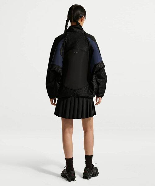 NIKE(ナイキ)の「ナイキ スポーツウェア ウィメンズ オーバーサイズド レース トラックジャケット / Nike Sportswear Women's Oversized Lace Track Jacket IF0523-011 Black(ブルゾン・レディース・ブラック・XS/S/M/L/XL)」の14枚目の写真