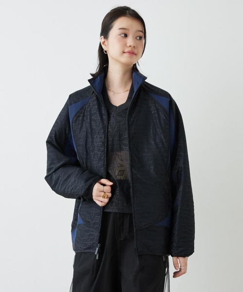 NIKE(ナイキ)の「ナイキ スポーツウェア ウィメンズ オーバーサイズド レース トラックジャケット / Nike Sportswear Women's Oversized Lace Track Jacket IF0523-011 Black(ブルゾン・レディース・ブラック・XS/S/M/L/XL)」の4枚目の写真