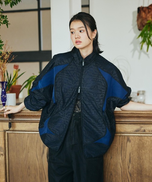 NIKE(ナイキ)の「ナイキ スポーツウェア ウィメンズ オーバーサイズド レース トラックジャケット / Nike Sportswear Women's Oversized Lace Track Jacket IF0523-011 Black(ブルゾン・レディース・ブラック・XS/S/M/L/XL)」の8枚目の写真