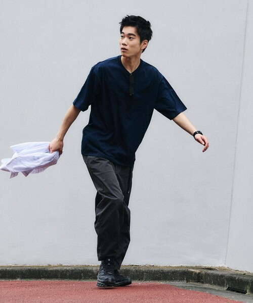 FREAK'S STORE(フリークスストア)の「限定展開 Drymix(R)/ドライミックス リラックスフィット クルーネック ソリッドTシャツ/速乾/UVカット(Tシャツ/カットソー・メンズ・ネイビー/ホワイト/チャコールグレー/アッシュグレー/ブラック・SMALL/MEDIUM/LARGE)」の15枚目の写真