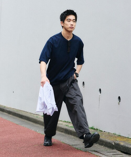 FREAK'S STORE(フリークスストア)の「限定展開 Drymix(R)/ドライミックス リラックスフィット クルーネック ソリッドTシャツ/速乾/UVカット(Tシャツ/カットソー・メンズ・ネイビー/ホワイト/チャコールグレー/アッシュグレー/ブラック・SMALL/MEDIUM/LARGE)」の16枚目の写真