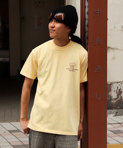TOKYO CULTUART by BEAMS（トウキョウカルチャートバイビームス）の「HONGAMA / LOGAN BREAD'S BAKERY T-Shirt（Tシャツ/カットソー・レディース・ホワイト/イエロー系その他2・X-LARGE/LARGE/SMALL/MEDIUM）」の7枚目の写真