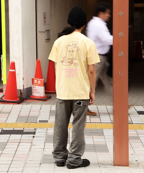 TOKYO CULTUART by BEAMS（トウキョウカルチャートバイビームス）の「HONGAMA / LOGAN BREAD'S BAKERY T-Shirt（Tシャツ/カットソー・レディース・ホワイト/イエロー系その他2・X-LARGE/LARGE/SMALL/MEDIUM）」の9枚目の写真