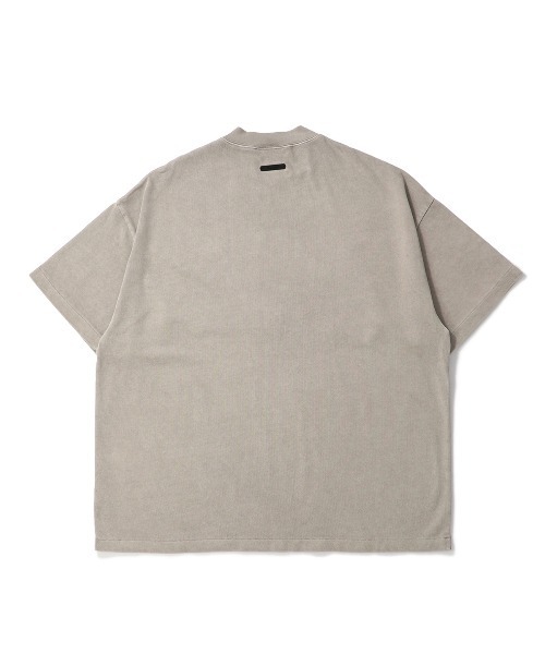 FOG ESSENTIALS（エフオージーエッセンシャルズ）の「ESSENTIALS TRAINING 90S SHORT SLEEVE TEE エッセンシャルズ トレーニングナインティーズショートスリーヴティー（Tシャツ/カットソー・メンズ・グレイッシュベージュ・SMALL/MEDIUM/LARGE/X-LARGE）」の3枚目の写真
