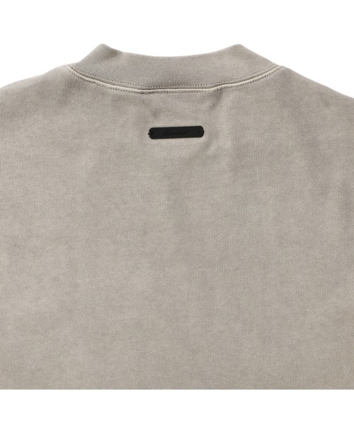 FOG ESSENTIALS（エフオージーエッセンシャルズ）の「ESSENTIALS TRAINING 90S SHORT SLEEVE TEE エッセンシャルズ トレーニングナインティーズショートスリーヴティー（Tシャツ/カットソー・メンズ・グレイッシュベージュ・SMALL/MEDIUM/LARGE/X-LARGE）」の4枚目の写真