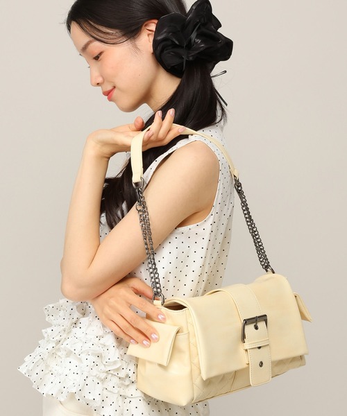 Heather(ヘザー)の「バックルポシェットBAG 682712(ショルダーバッグ・レディース・ブラック/ピンク/ベージュ/イエロー・ONE SIZE)」の4枚目の写真