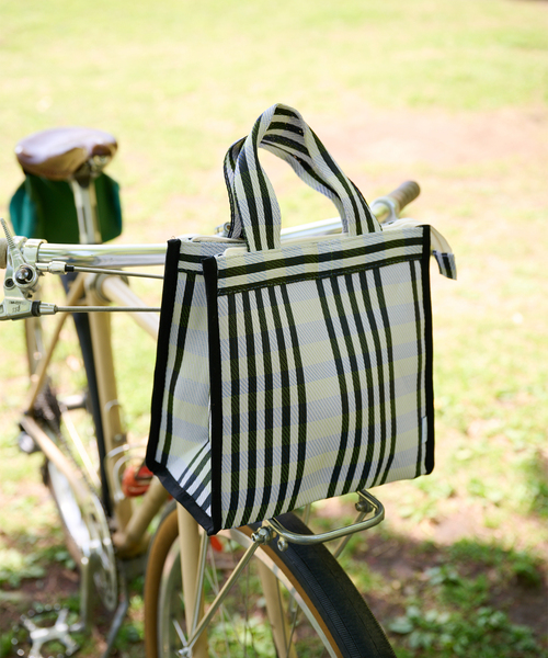journal standard Furniture (ジャーナルスタンダードファニチャー)の「COOLER BAG S クーラーバッグ(トートバッグ・レディース・ブラック/パープル・FREE)」の2枚目の写真