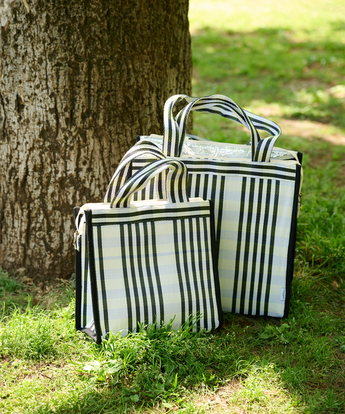 journal standard Furniture (ジャーナルスタンダードファニチャー)の「COOLER BAG S クーラーバッグ(トートバッグ・レディース・ブラック/パープル・FREE)」の13枚目の写真