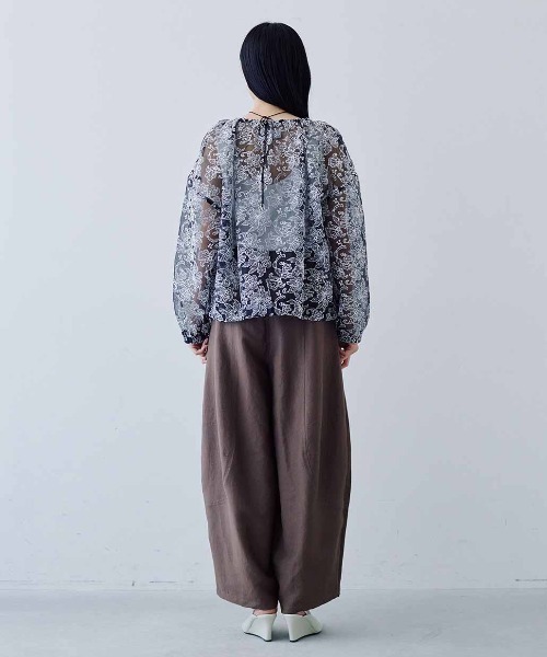 MEDE19F（メデジュウキュウ）の「ＭＥＤＥ１９Ｆ　オーガンジー刺繍シアーブルゾン〈ブラック×オフホワイト〉（その他アウター・レディース・ブラック×ホワイト・LL/L/M）」の4枚目の写真