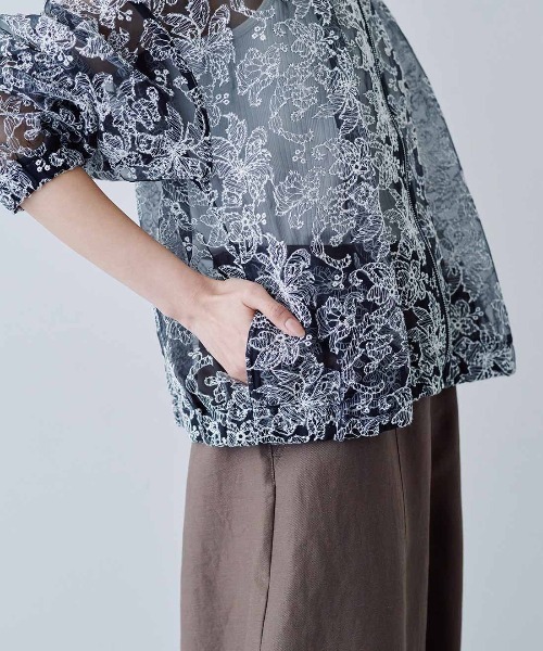 MEDE19F（メデジュウキュウ）の「ＭＥＤＥ１９Ｆ　オーガンジー刺繍シアーブルゾン〈ブラック×オフホワイト〉（その他アウター・レディース・ブラック×ホワイト・LL/L/M）」の11枚目の写真