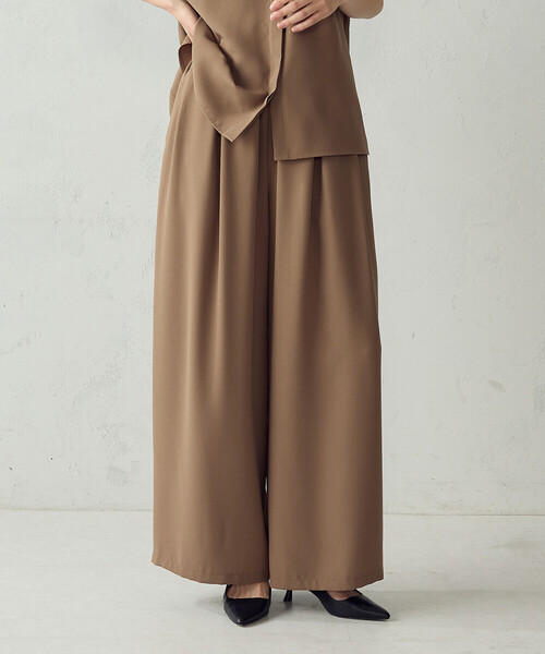 COMME CA ISM(コムサイズム)の「【セットアップ対応】シフォンジョーゼット ボックスタックイージーワイドパンツ(その他パンツ・レディース・キャメル/チャコール・MEDIUM/LARGE)」の2枚目の写真
