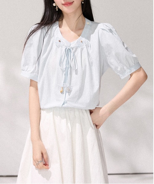 LUCPY(ラクピー)の「リボンデザインショートブラウス(シャツ/ブラウス・レディース・ブルー・X-LARGE/LARGE/MEDIUM/SMALL)」の1枚目の写真